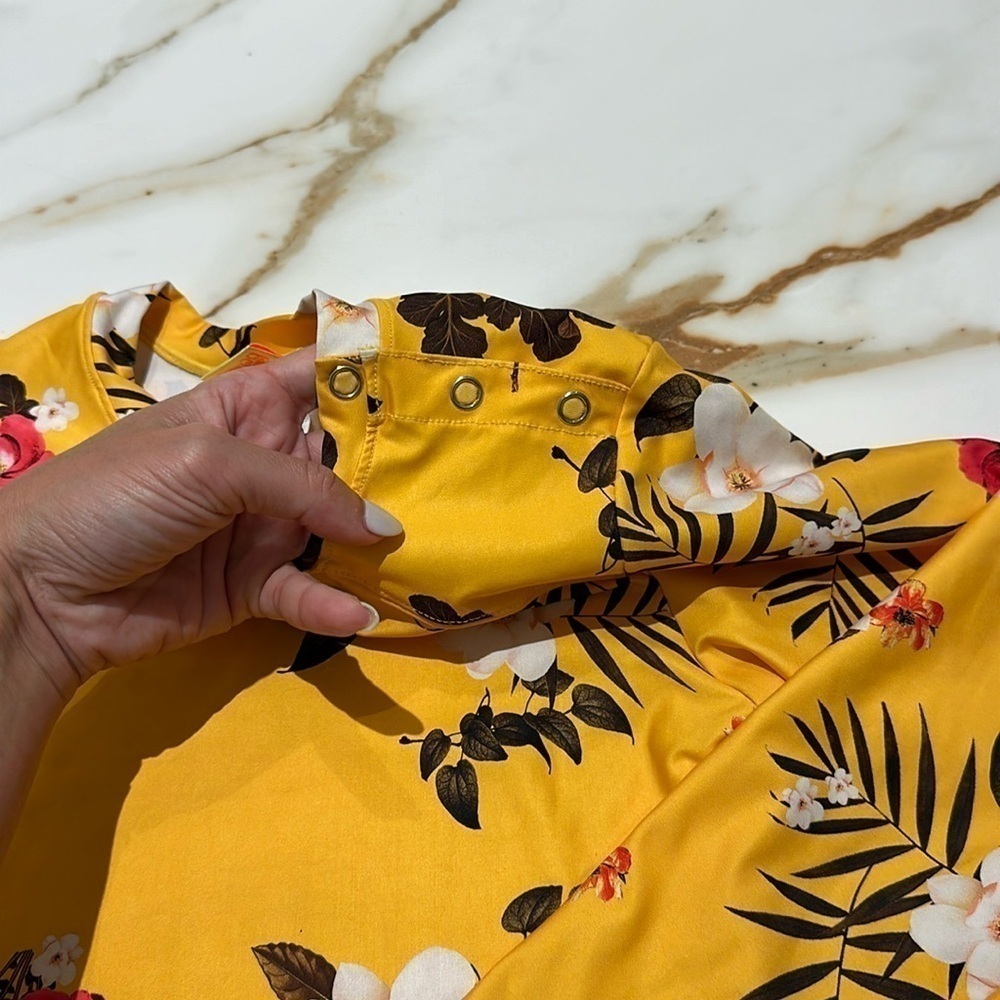 Agua Bendita Rashguard top - Picture 4 of 5